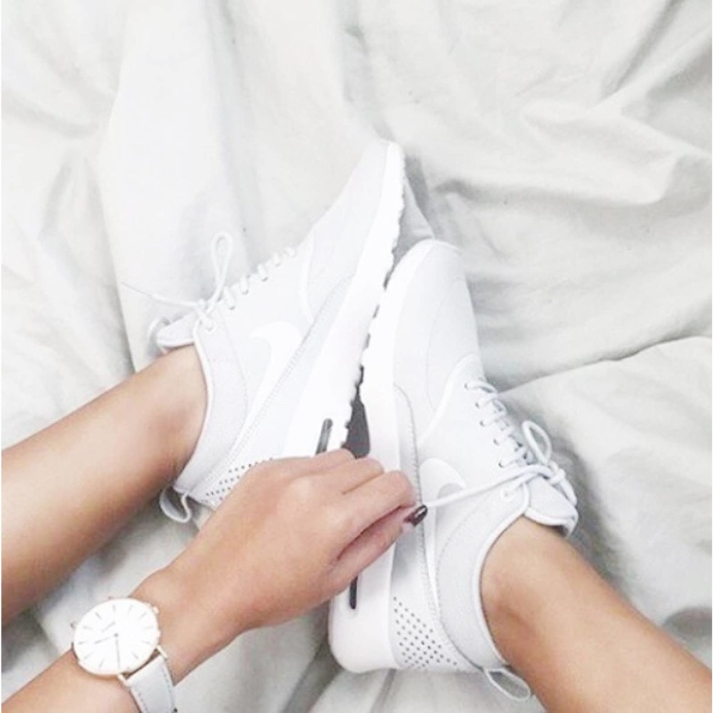🤍WMNS AIR MAX THEA SNKRS TRPL WHT Nike (9.5)